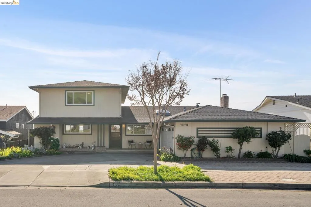 30229 30229 Treeview St, Hayward, California 94544 home-pic-1