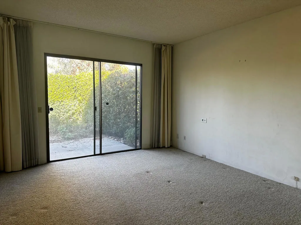 2466 E Oakcrest Drive, Palm Springs, California 92264 home-pic-10