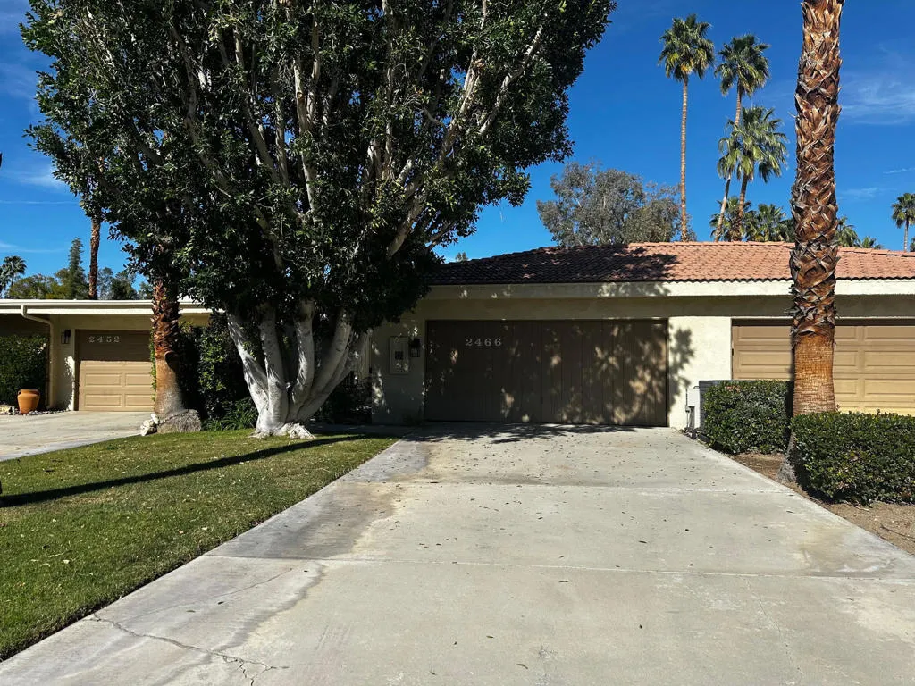 2466 E Oakcrest Drive, Palm Springs, California 92264 home-pic-2