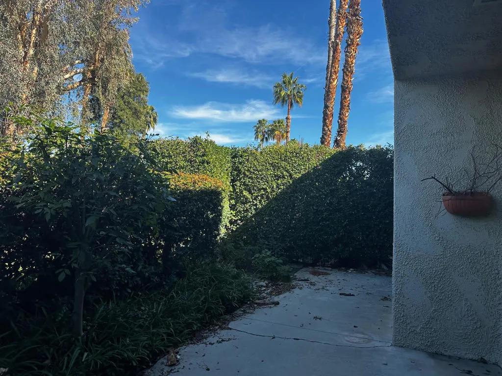 2466 E Oakcrest Drive, Palm Springs, California 92264 home-pic-16
