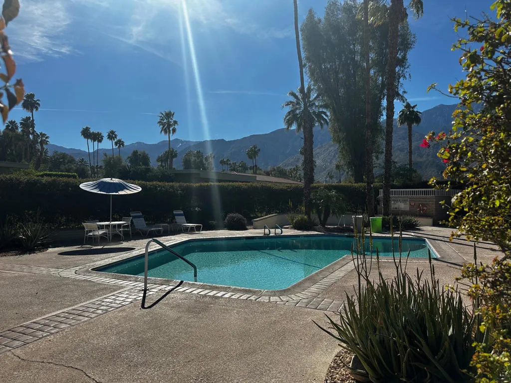 2466 E Oakcrest Drive, Palm Springs, California 92264 home-pic-22