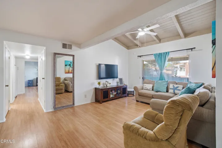 Saratoga-living-room-2