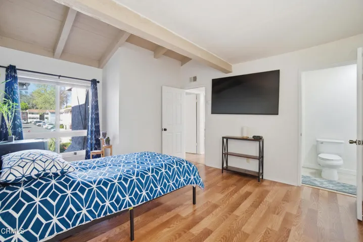Saratoga-primary-bedroom-2
