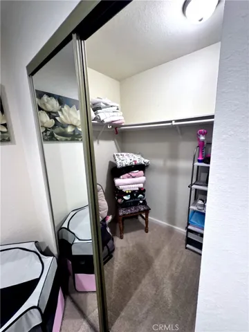 Mstr Bdrm Walk-in closet
