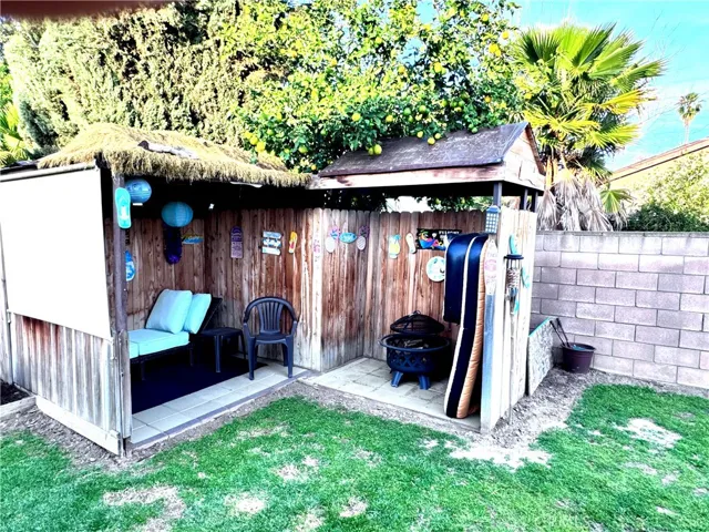 Tiki Bar-b