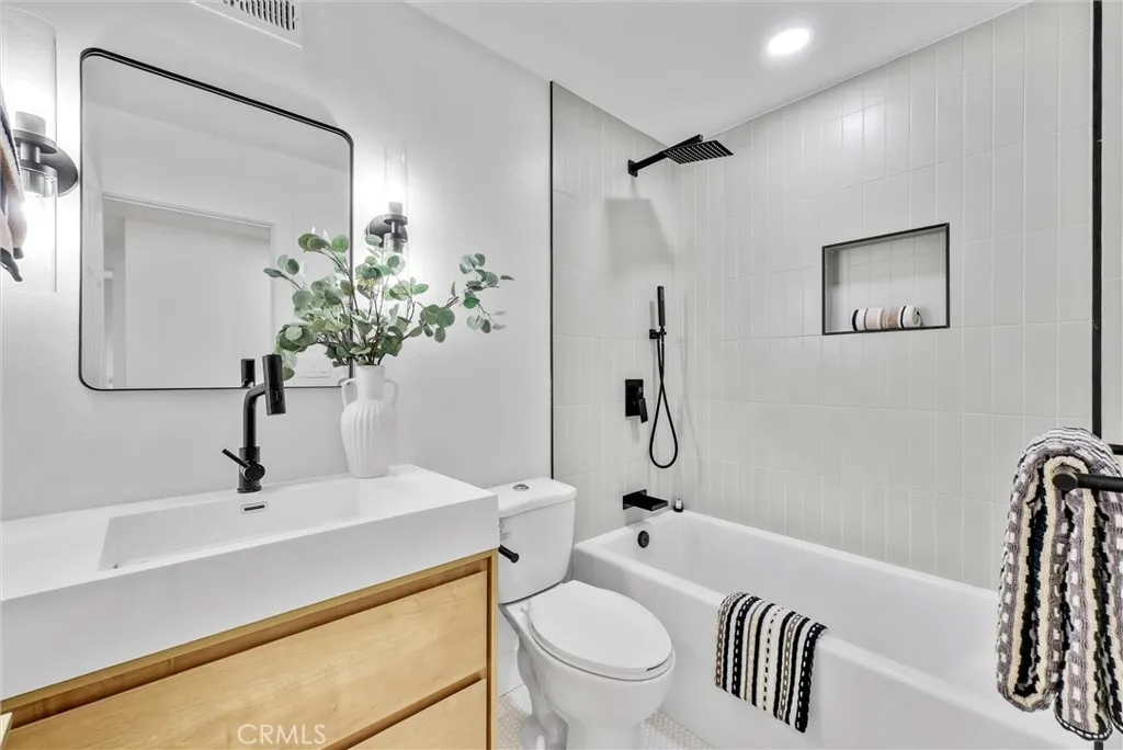 3126 S Rita Way, Santa Ana, California 92704 home-pic-32