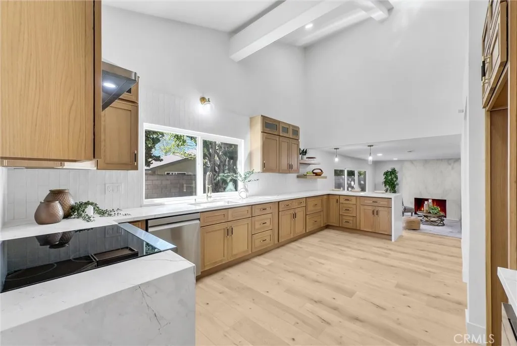 3126 S Rita Way, Santa Ana, California 92704 home-pic-2