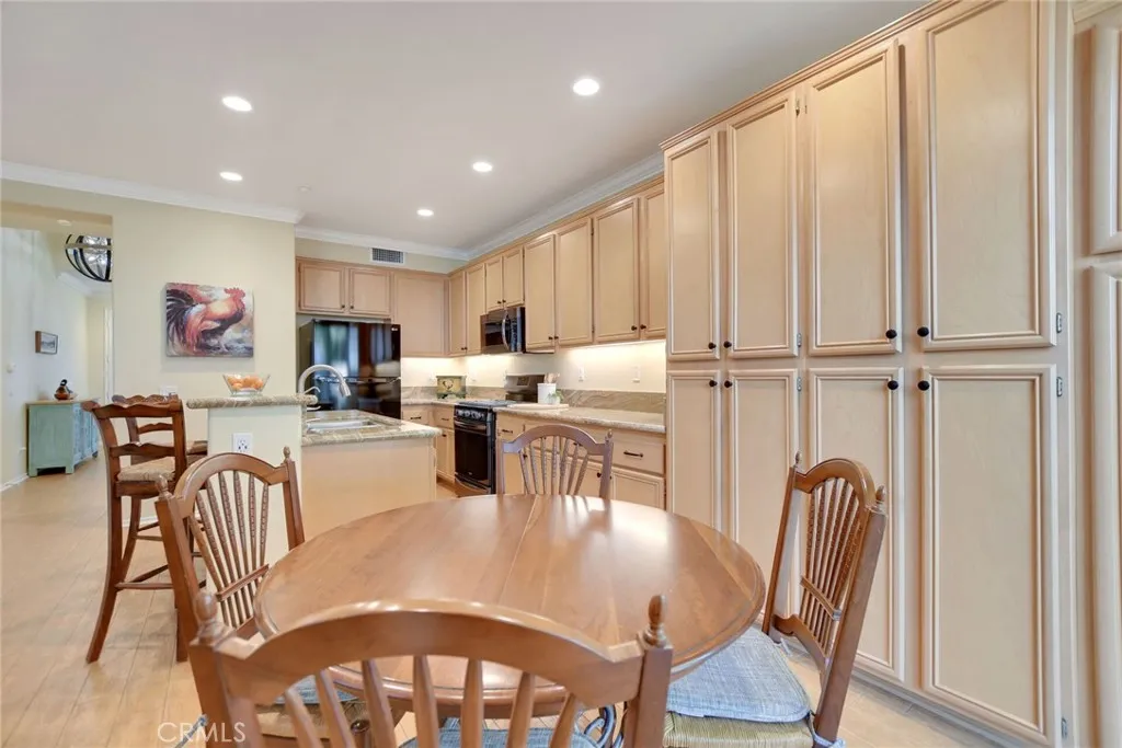 416 Sonora Cir, Redlands, California 92373 home-pic-7