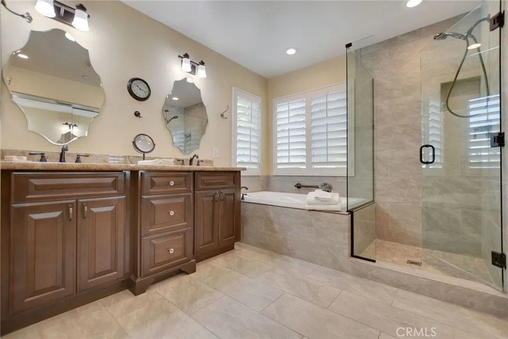 416 Sonora Cir, Redlands, California 92373 home-pic-12