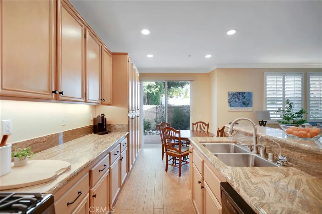 416 Sonora Cir, Redlands, California 92373 home-pic-6