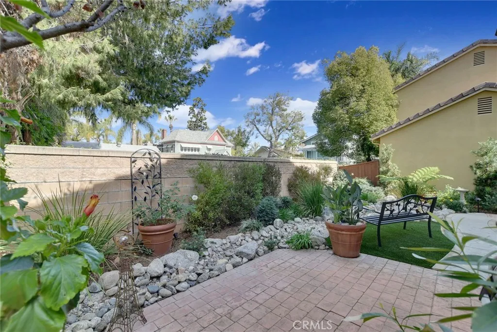 416 Sonora Cir, Redlands, California 92373 home-pic-18