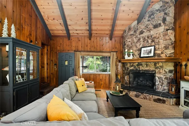 256 N Fairway, Lake Arrowhead, California 92352