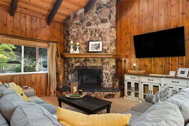 256 N Fairway, Lake Arrowhead, California 92352