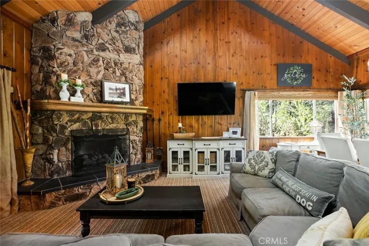 256 N Fairway, Lake Arrowhead, California 92352