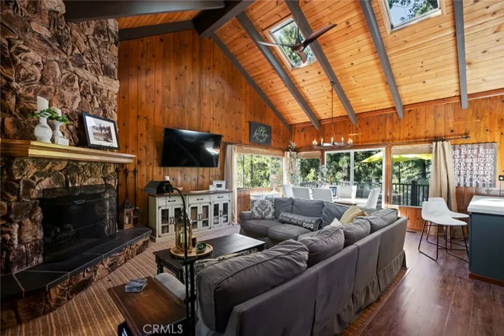256 N Fairway, Lake Arrowhead, California 92352