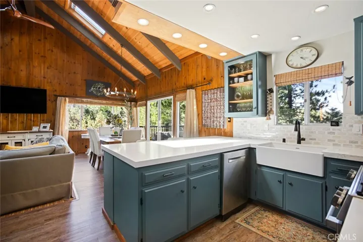 256 N Fairway, Lake Arrowhead, California 92352