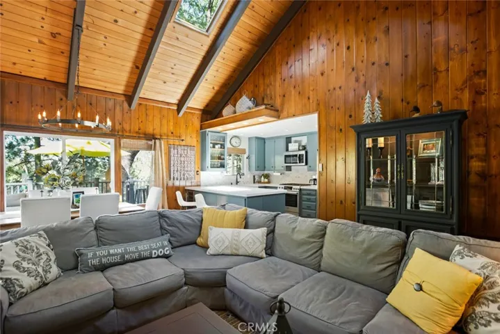 256 N Fairway, Lake Arrowhead, California 92352
