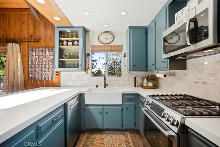 256 N Fairway, Lake Arrowhead, California 92352