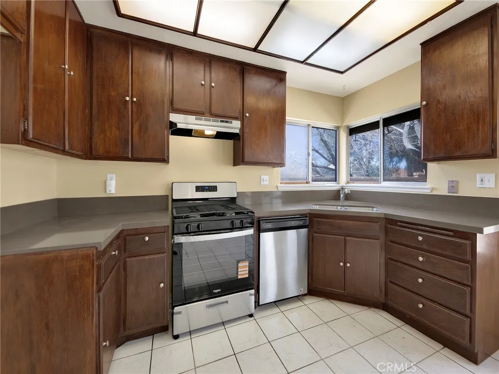 1703 E Avenue R3, Palmdale, California 93550 home-pic-12