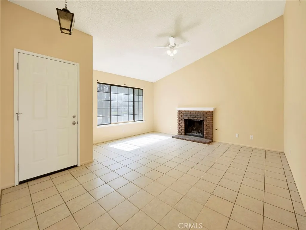 1703 E Avenue R3, Palmdale, California 93550 home-pic-6