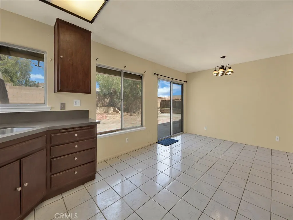 1703 E Avenue R3, Palmdale, California 93550 home-pic-14