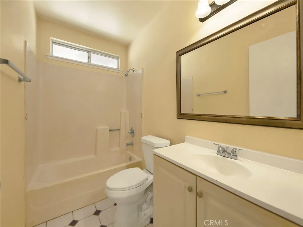 1703 E Avenue R3, Palmdale, California 93550 home-pic-16