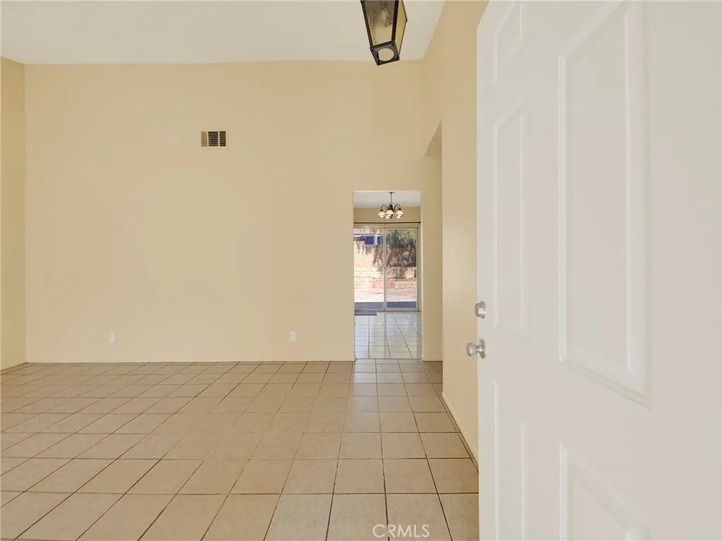 1703 E Avenue R3, Palmdale, California 93550 home-pic-5