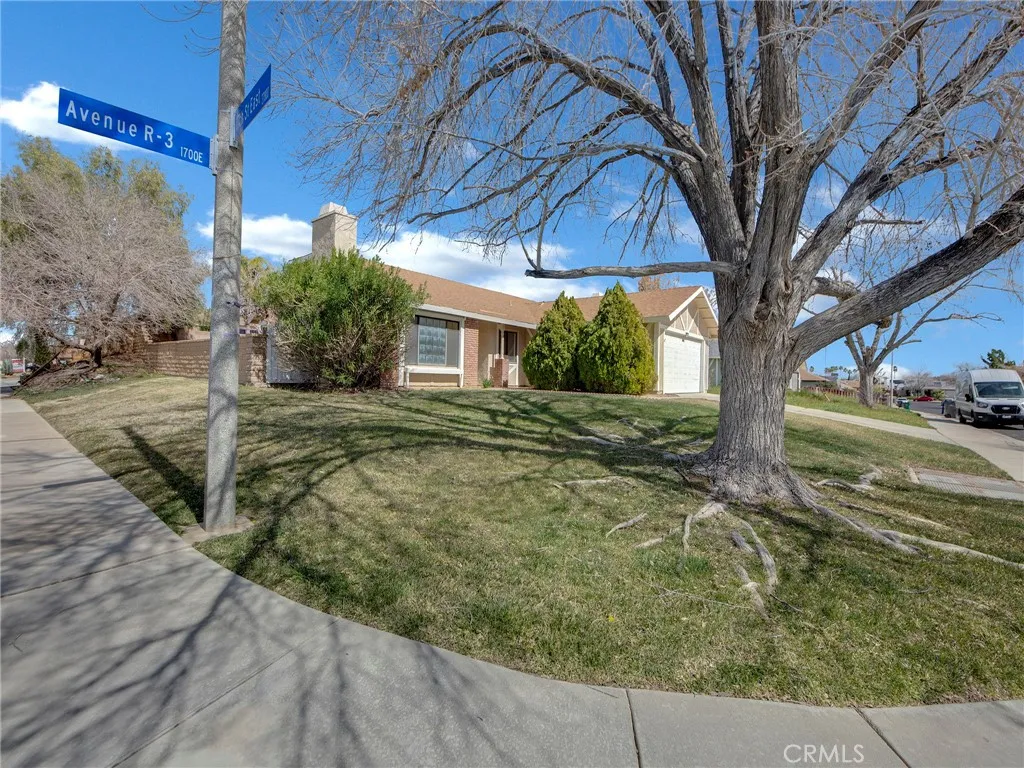 1703 E Avenue R3, Palmdale, California 93550 home-pic-30