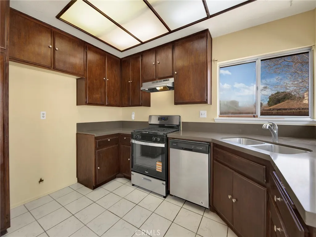 1703 E Avenue R3, Palmdale, California 93550 home-pic-13