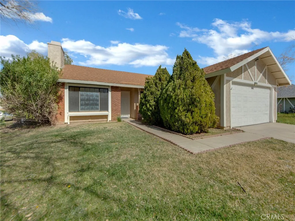 1703 E Avenue R3, Palmdale, California 93550 home-pic-1
