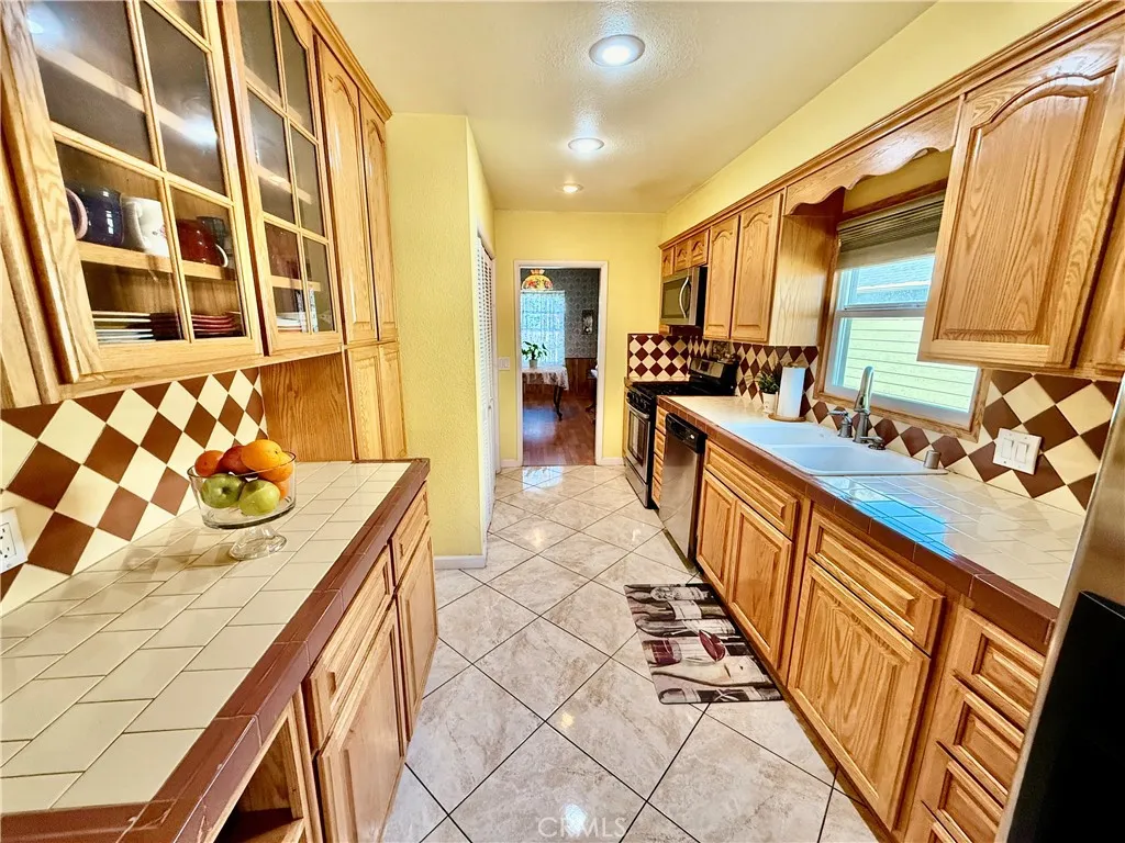 6034 Elenor, Riverside, California 92506 home-pic-2