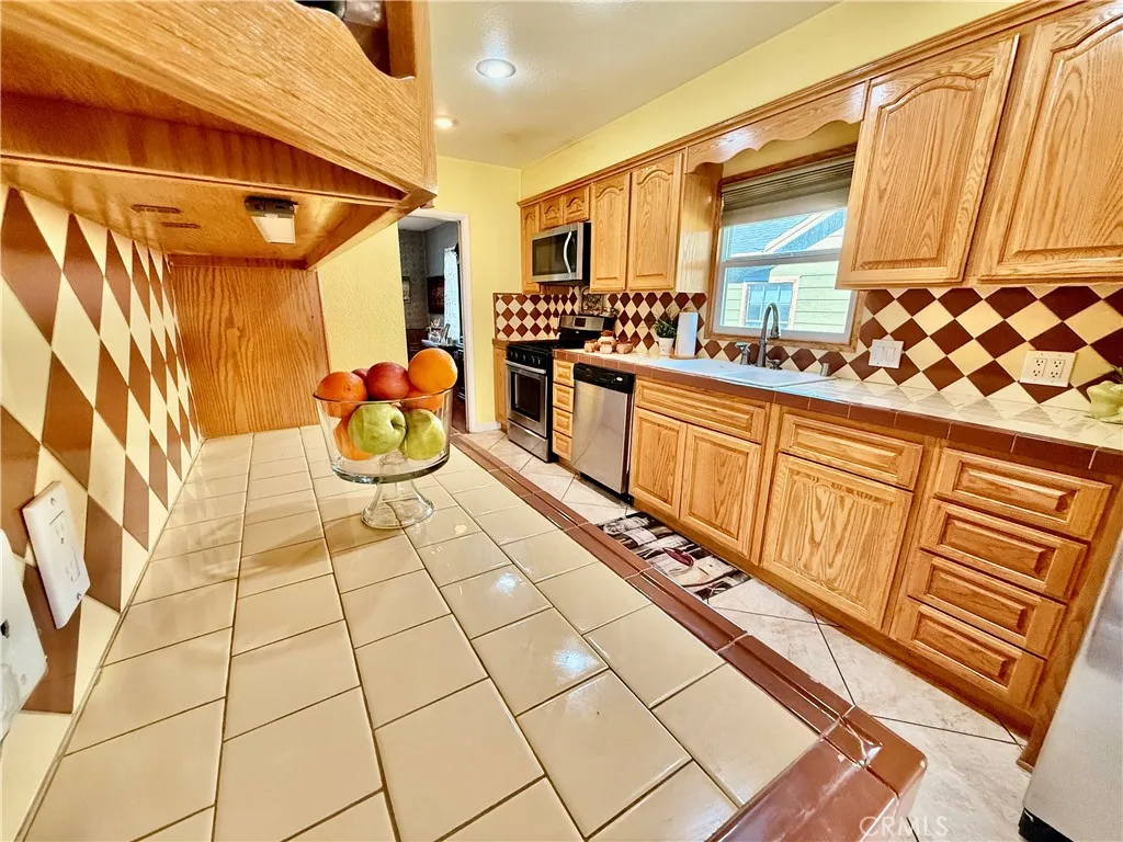6034 Elenor, Riverside, California 92506 home-pic-14