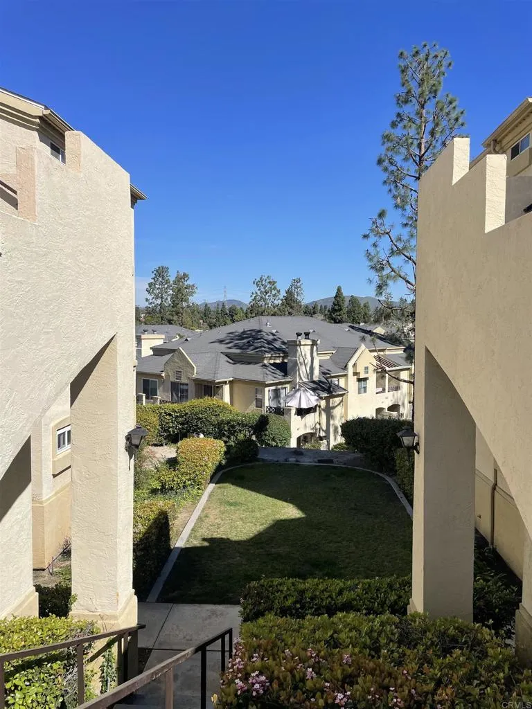 2011 Lakeridge Circle 304, Chula Vista, California 91913 home-pic-6