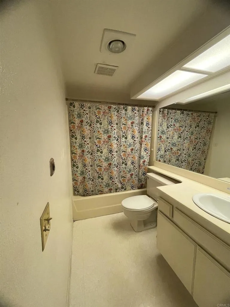 2011 Lakeridge Circle 304, Chula Vista, California 91913 home-pic-20