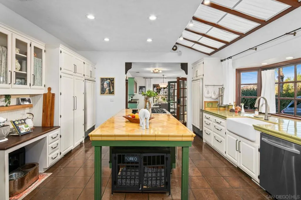 1115 S Mollison Ave, El Cajon, California 92020 home-pic-22