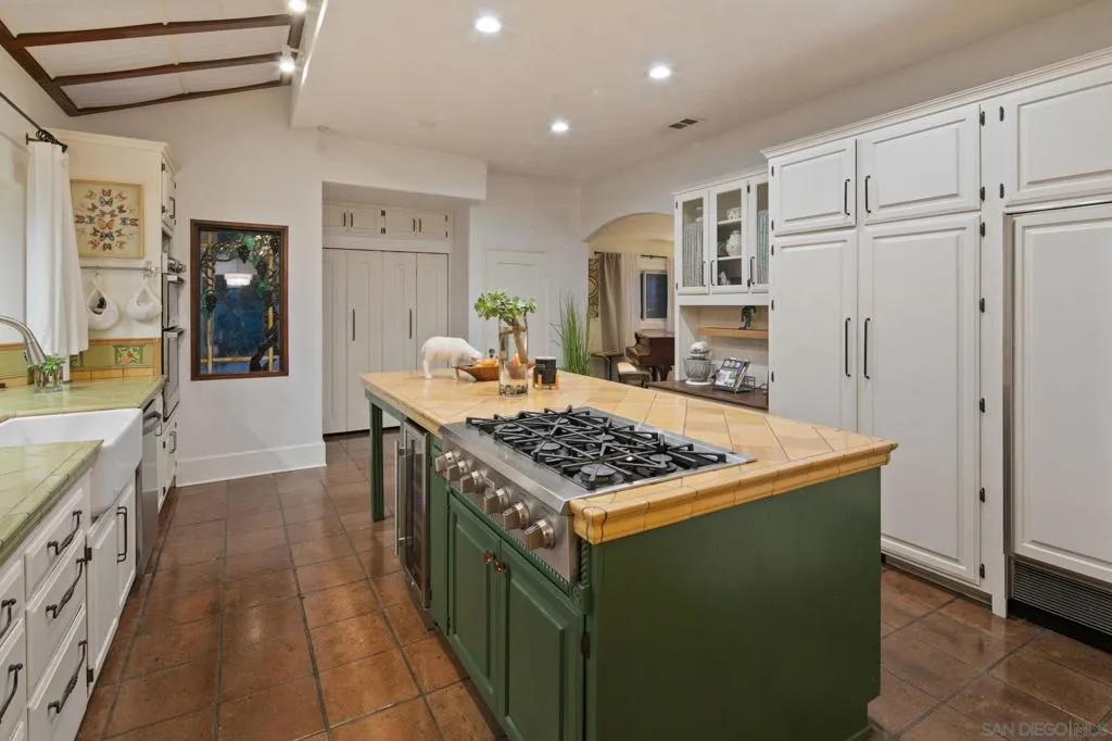 1115 S Mollison Ave, El Cajon, California 92020 home-pic-21