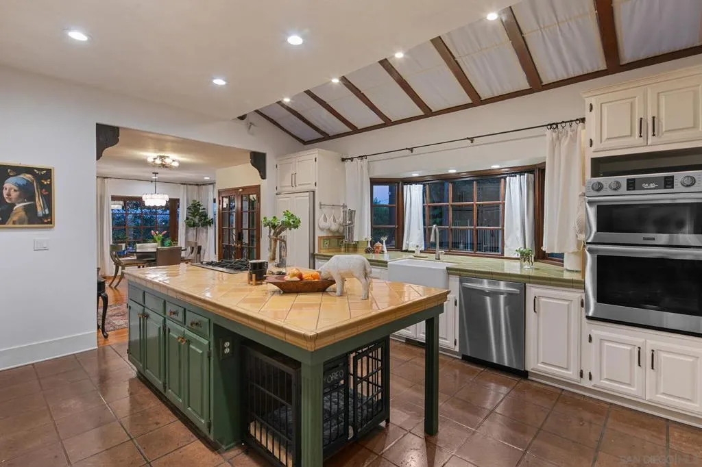 1115 S Mollison Ave, El Cajon, California 92020 home-pic-18