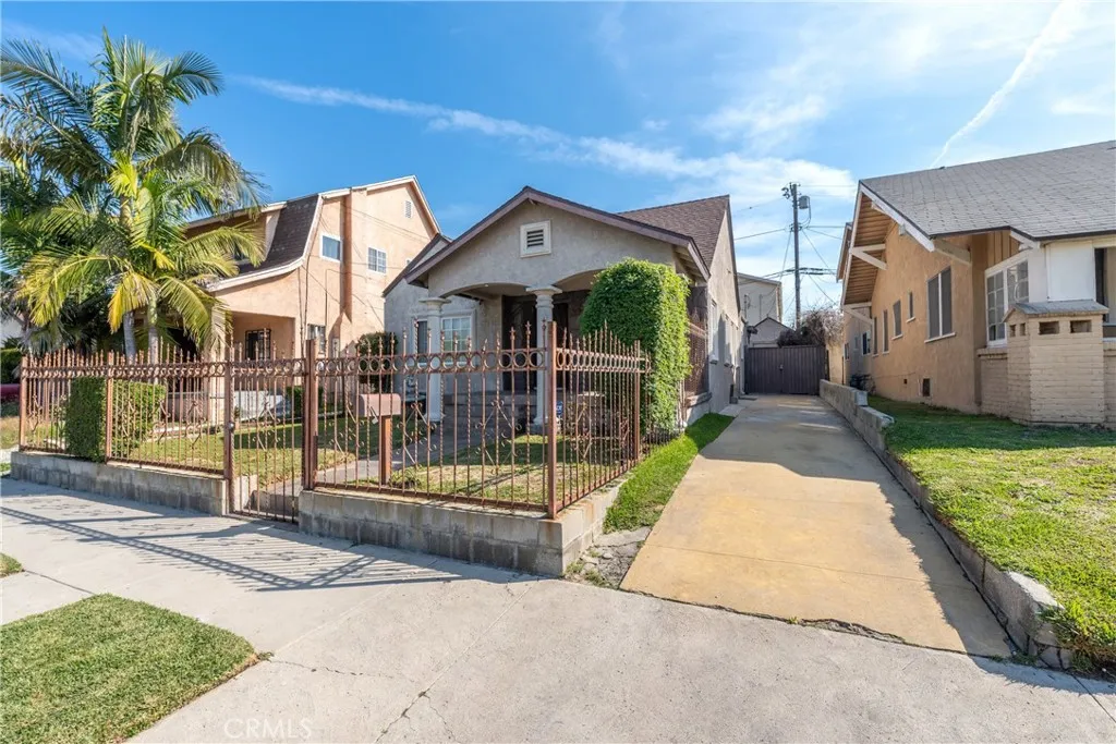 3960 Brighton, Los Angeles, California 90062 home-pic-2