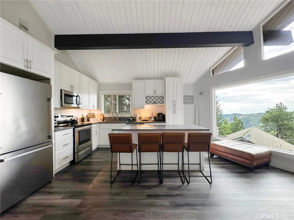 30904 Live Oak Drive, Running Springs, California 92382 home-pic-2
