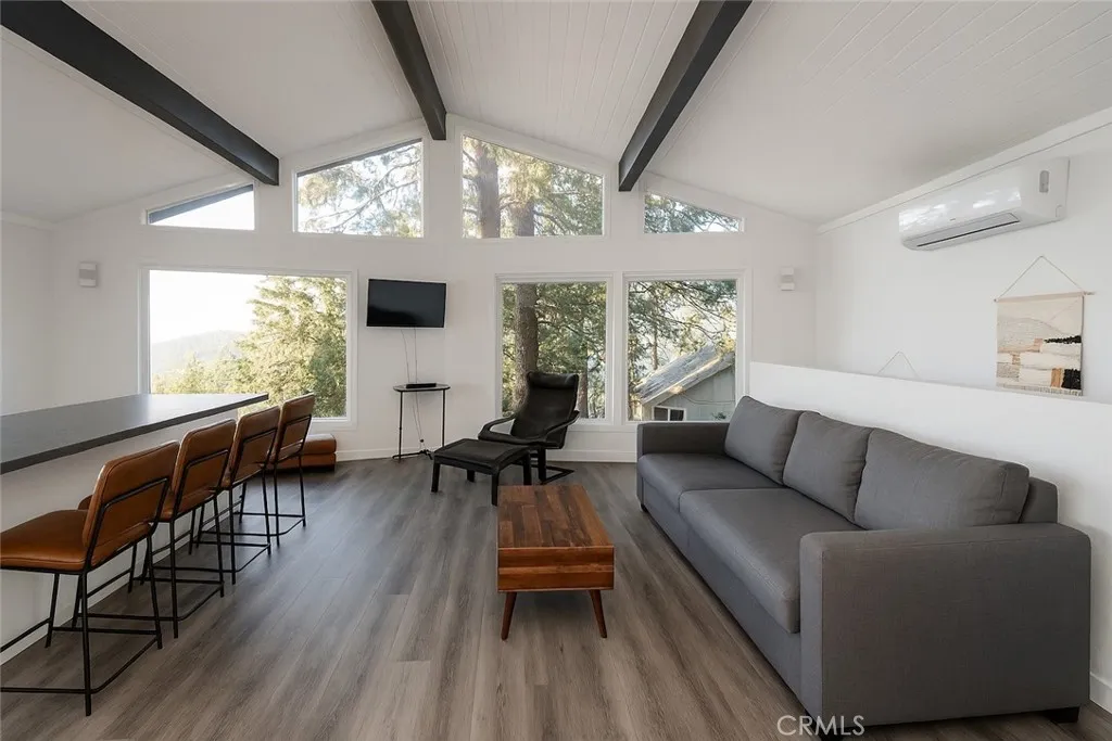 30904 Live Oak Drive, Running Springs, California 92382 home-pic-6