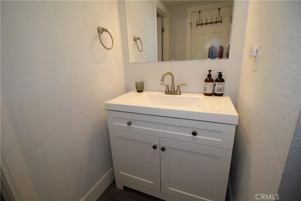 30904 Live Oak Drive, Running Springs, California 92382 home-pic-11