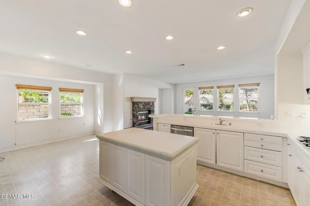 5817 Evening Sky Drive, Simi Valley, California 93063 home-pic-9