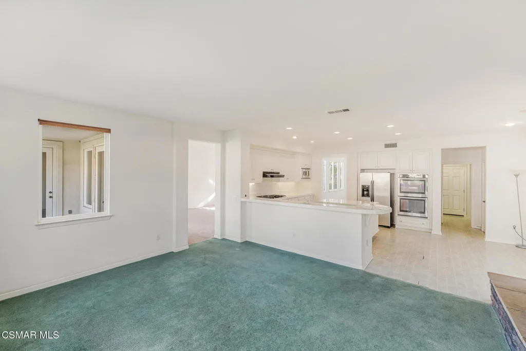 5817 Evening Sky Drive, Simi Valley, California 93063 home-pic-17