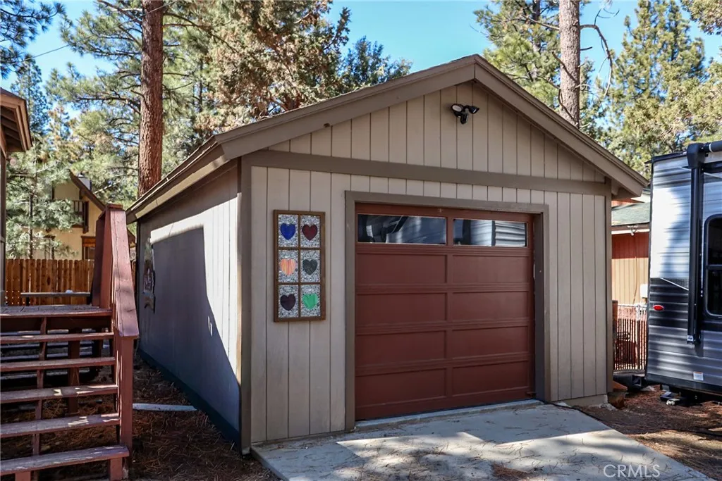 875 D Lane, Big Bear City, California 92314 home-pic-3
