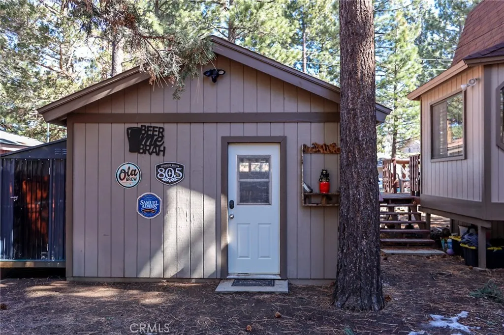 875 D Lane, Big Bear City, California 92314 home-pic-4
