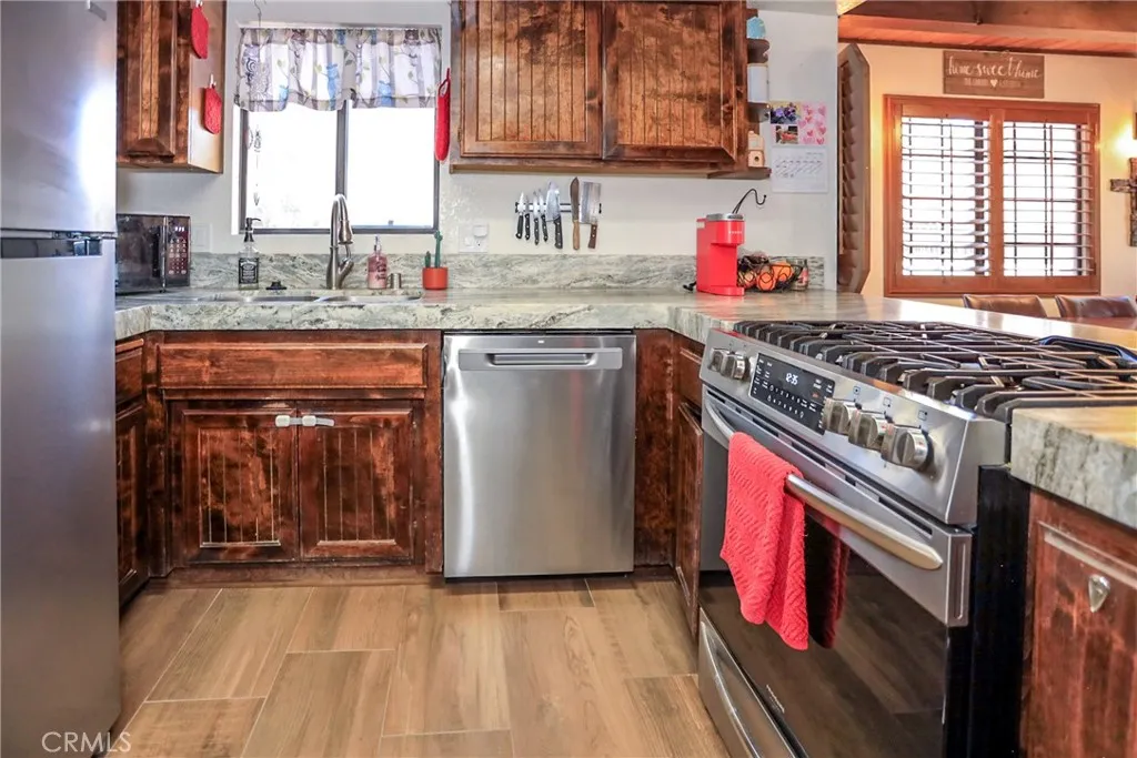 875 D Lane, Big Bear City, California 92314 home-pic-12