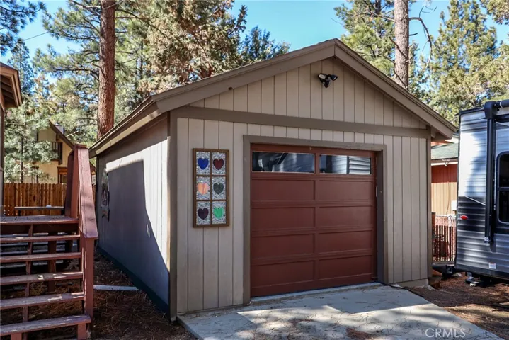 detached garage