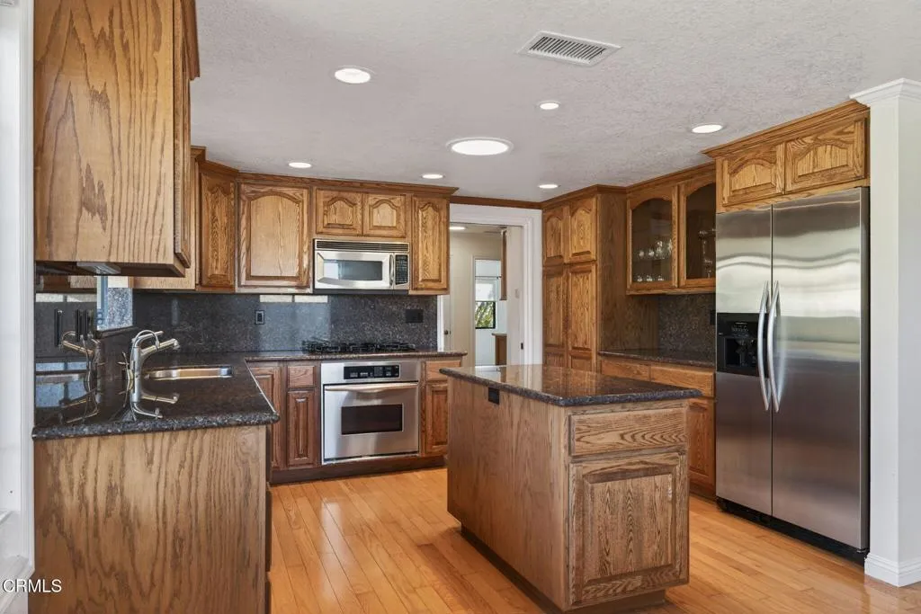 6390 San Como Lane, Camarillo, California 93012 home-pic-15