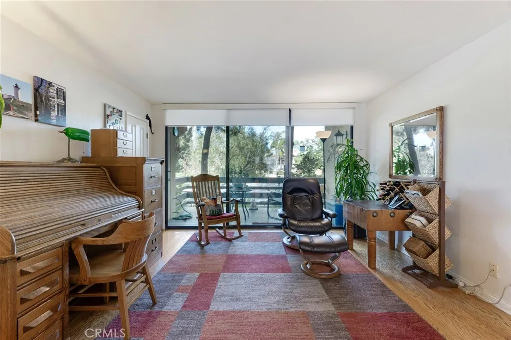 5757 Owensmouth Avenue 20, Woodland Hills, California 91367 home-pic-23