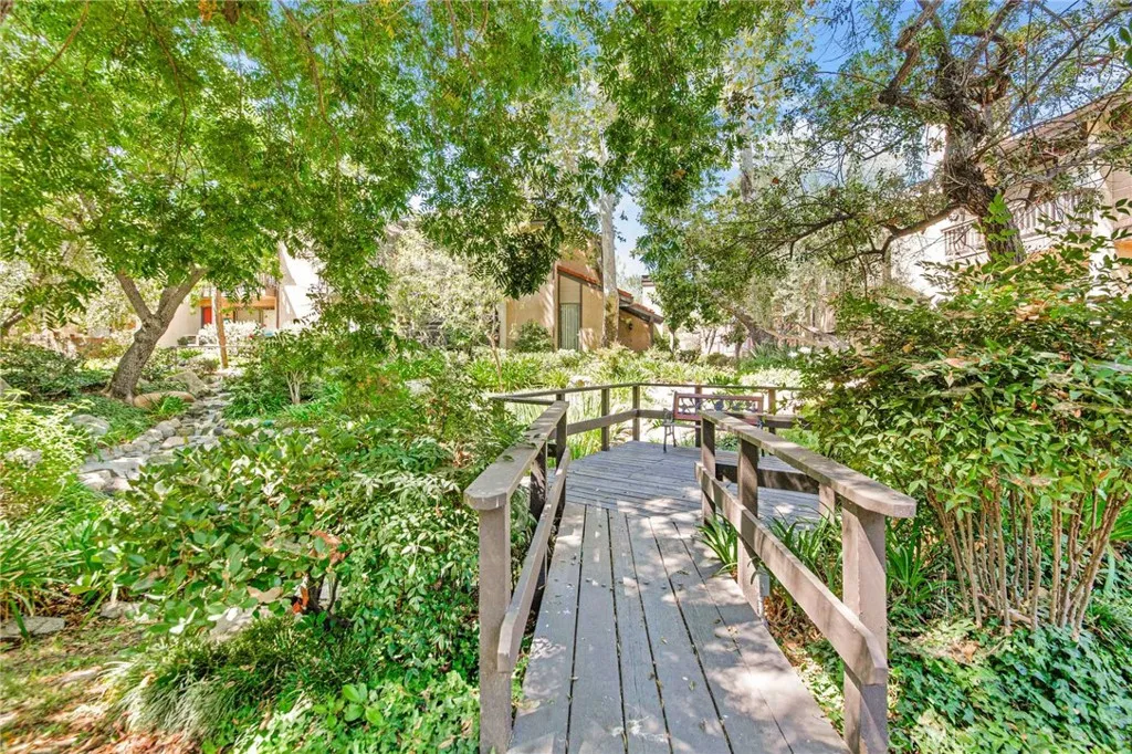 5757 Owensmouth Avenue 20, Woodland Hills, California 91367 home-pic-46